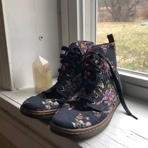 Dr. Martens Sneakers 🌷🌒